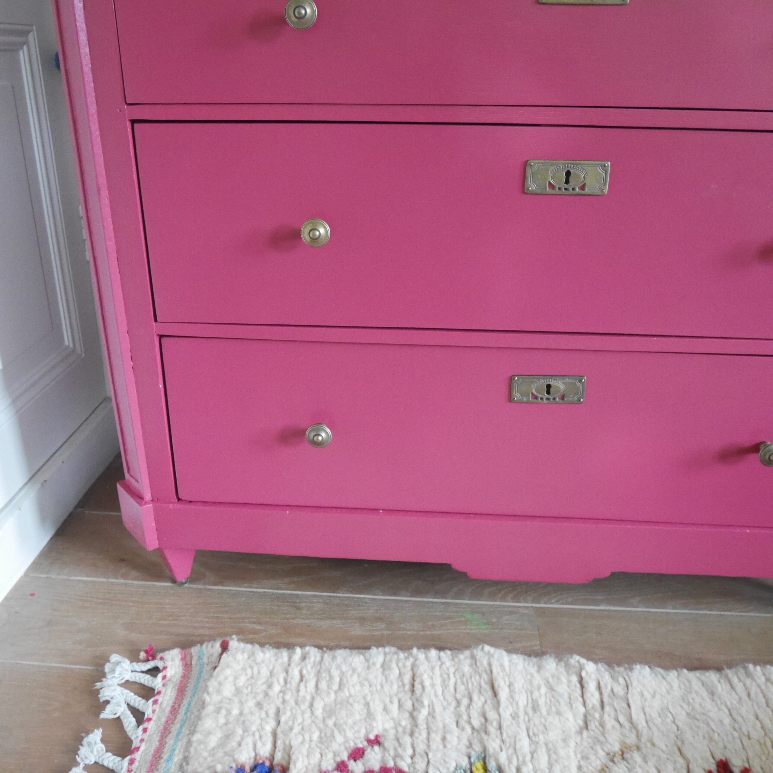 Coco & Bob - Donkerroze commode vintage retro ladekast - Emma